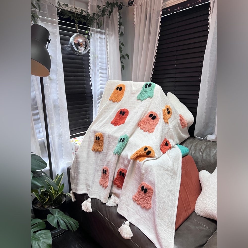 Homegoods Rachel Zoe ghost throw blanket - NEW